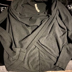 Lulu lemon sweater size 6